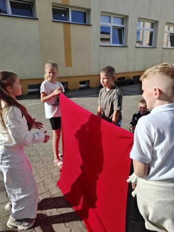 b3f703f3-65dc-4ba0-afac-4b164235daf2