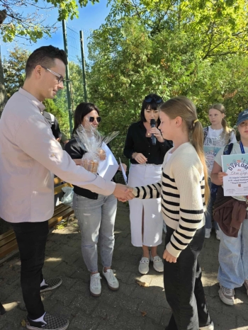 f52a95e2-669c-43c9-8609-1f7033f01ba6