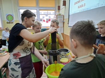 ac0405bd-dd86-4aa6-b27d-bd90111e6b93 (1)