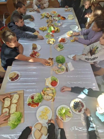 e5bb43eb-33a0-446b-83a2-b5d94e97a06b