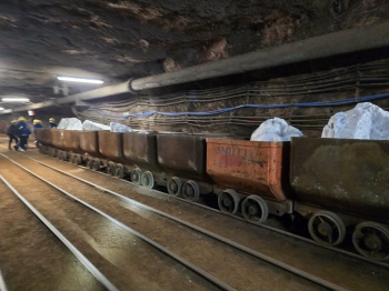 f06a2696-37bb-4c19-a491-606e0a09ed44