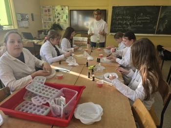 348e6df7-c6b4-41b6-9da3-16bd701ac7d2