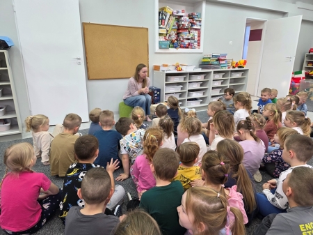 GŁOŚNE CZYTANIE Z PANIĄ BIBLIOTEKARKĄ