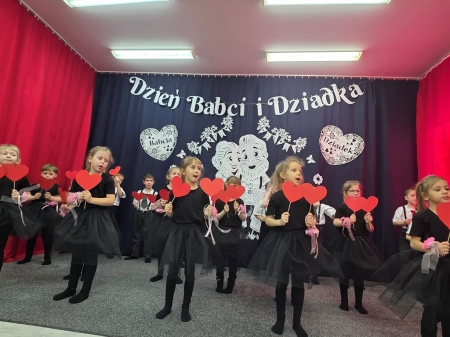 DZIEŃ BABCI I DZIADKA W GRUPIE JEŻYKI