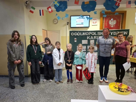 WRĘCZANIE MEDALI ZA BIEG  Z WYBICKIM