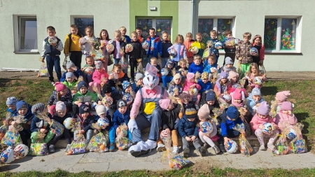 „Zajączki, ,zajączki, zajączki skakały przez pola i łączki…”